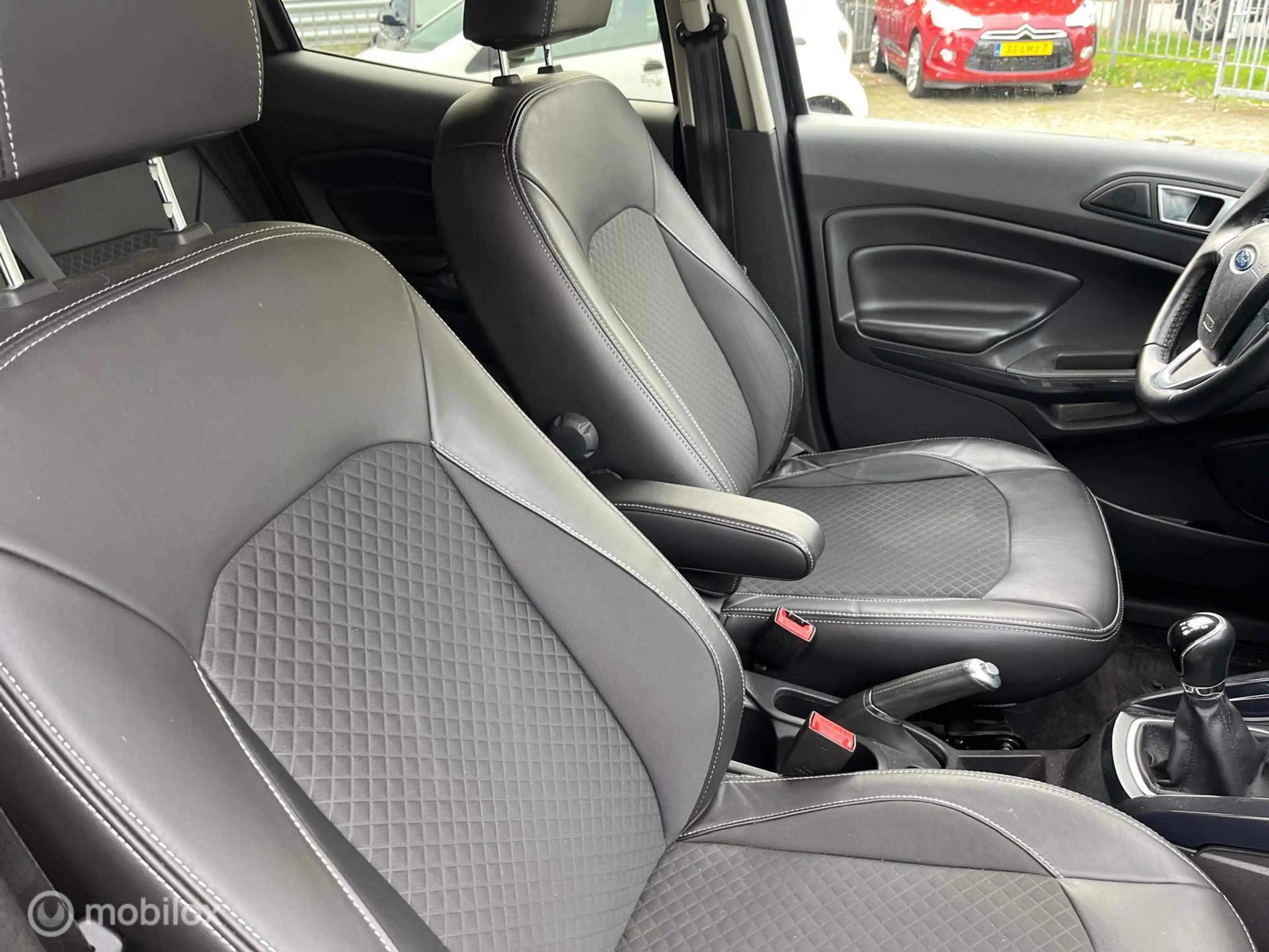 Ford EcoSport 1.0 EcoBoost Titanium — photo 19