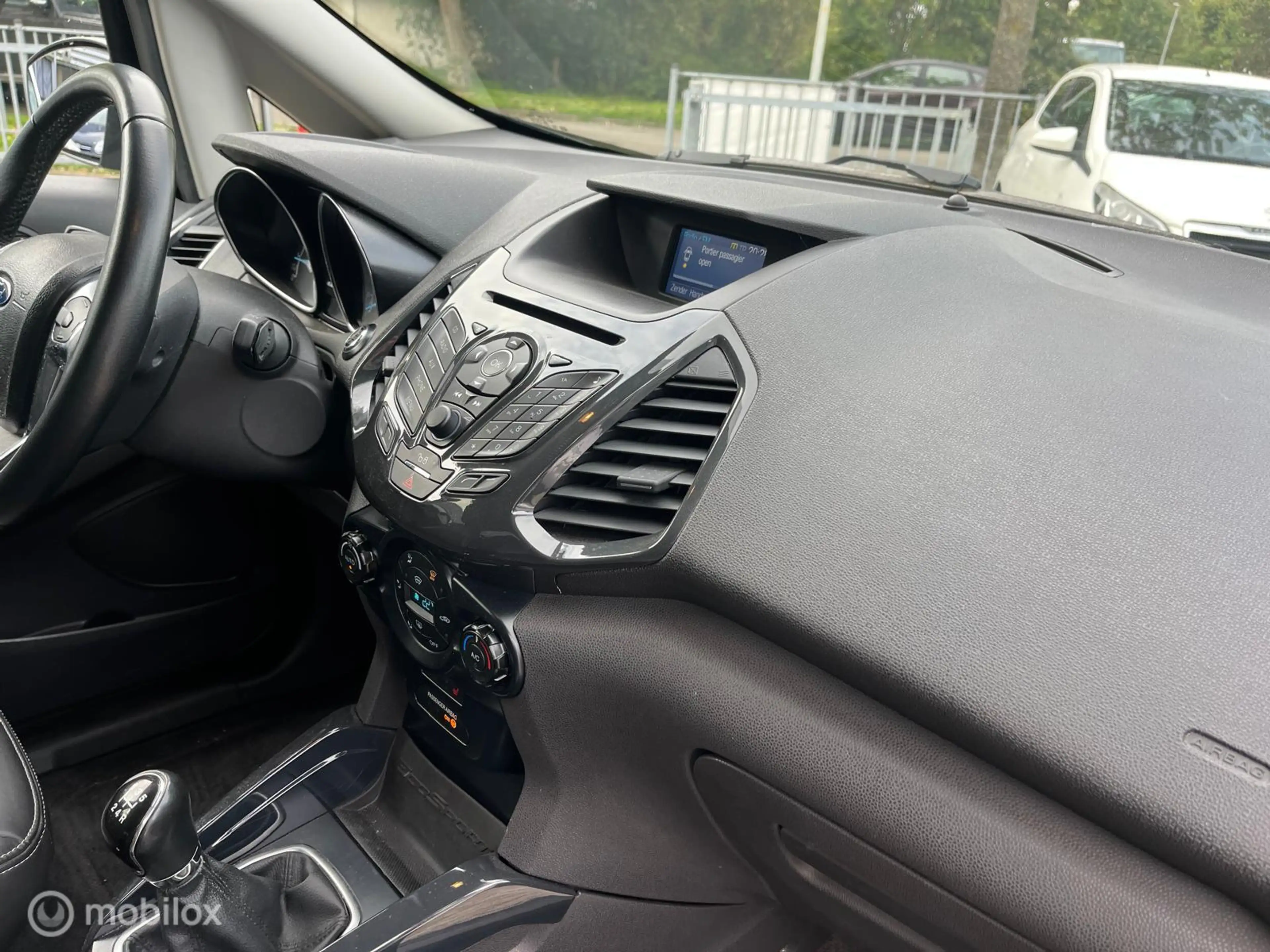 Ford EcoSport 1.0 EcoBoost Titanium — photo 22