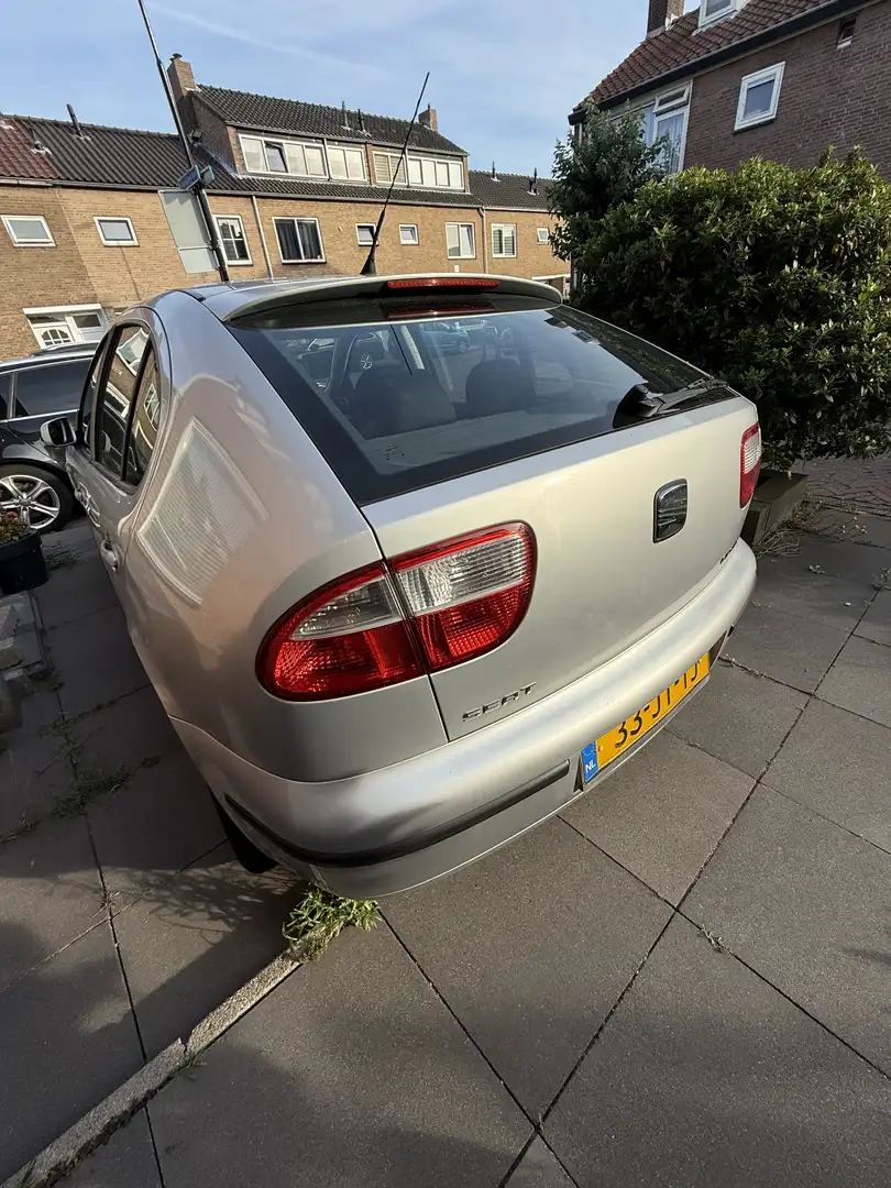 SEAT Leon 1.6-16V Stella Grijs - 2