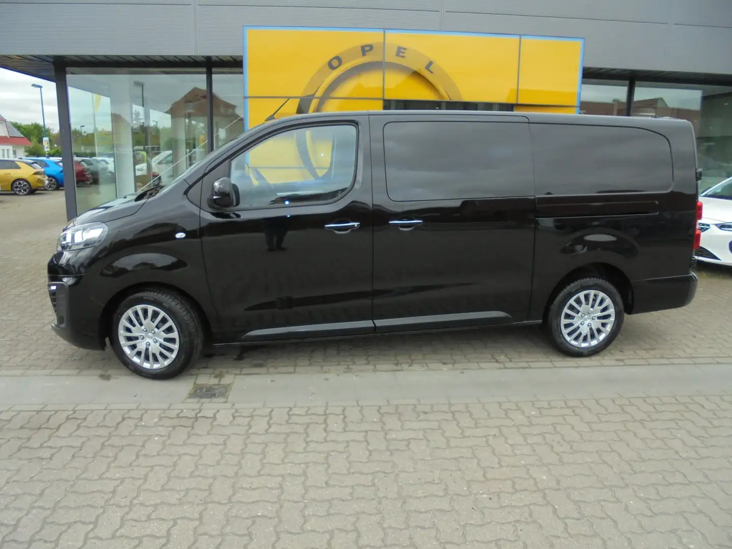 Opel Vivaro 2.0 D Doppelkabine AKTIONSPREIS Schwarz - 2
