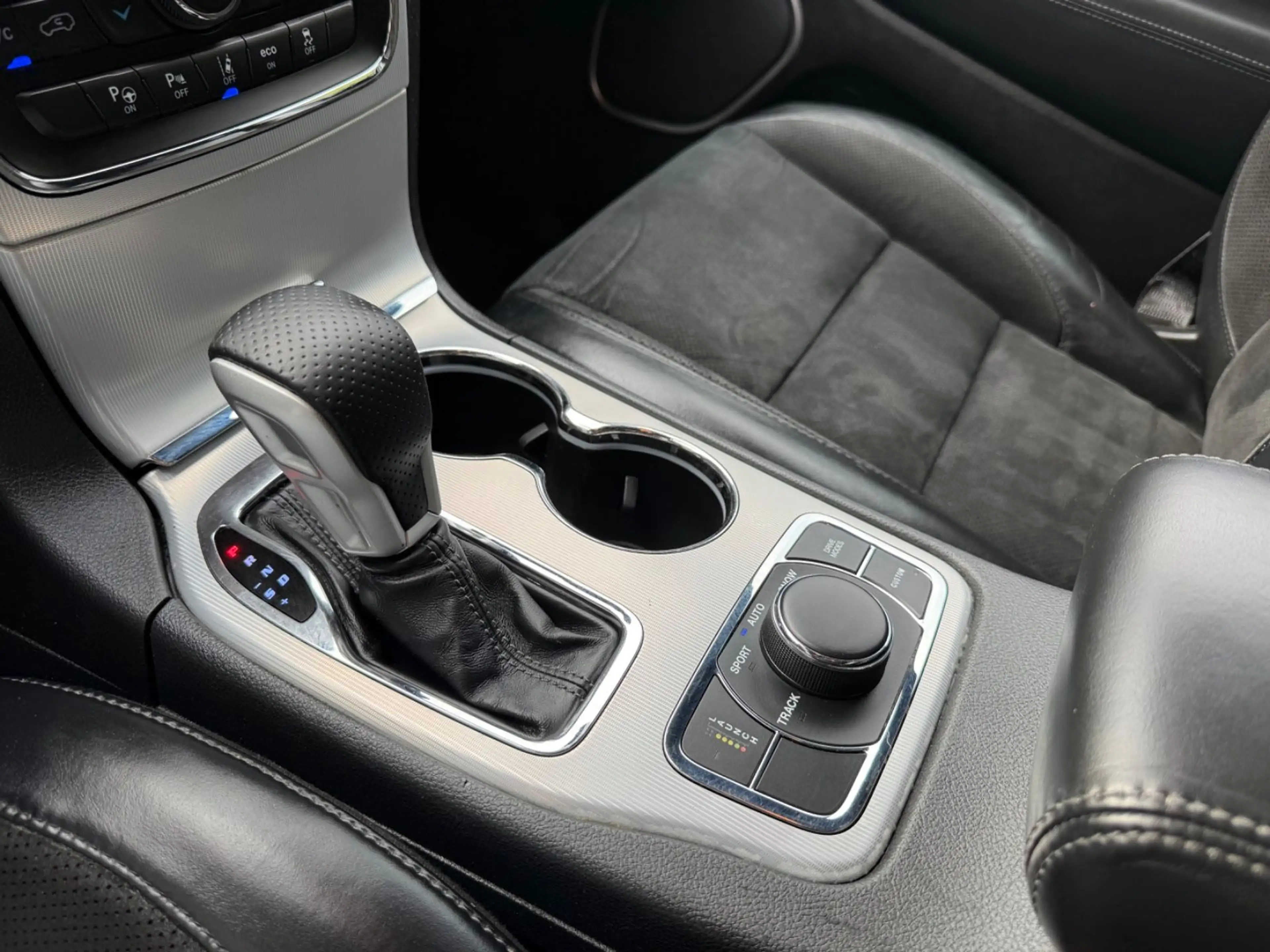 Jeep Grand Cherokee 6.4 V8 HEMI SRT ACC/Anhängerk. — photo 12