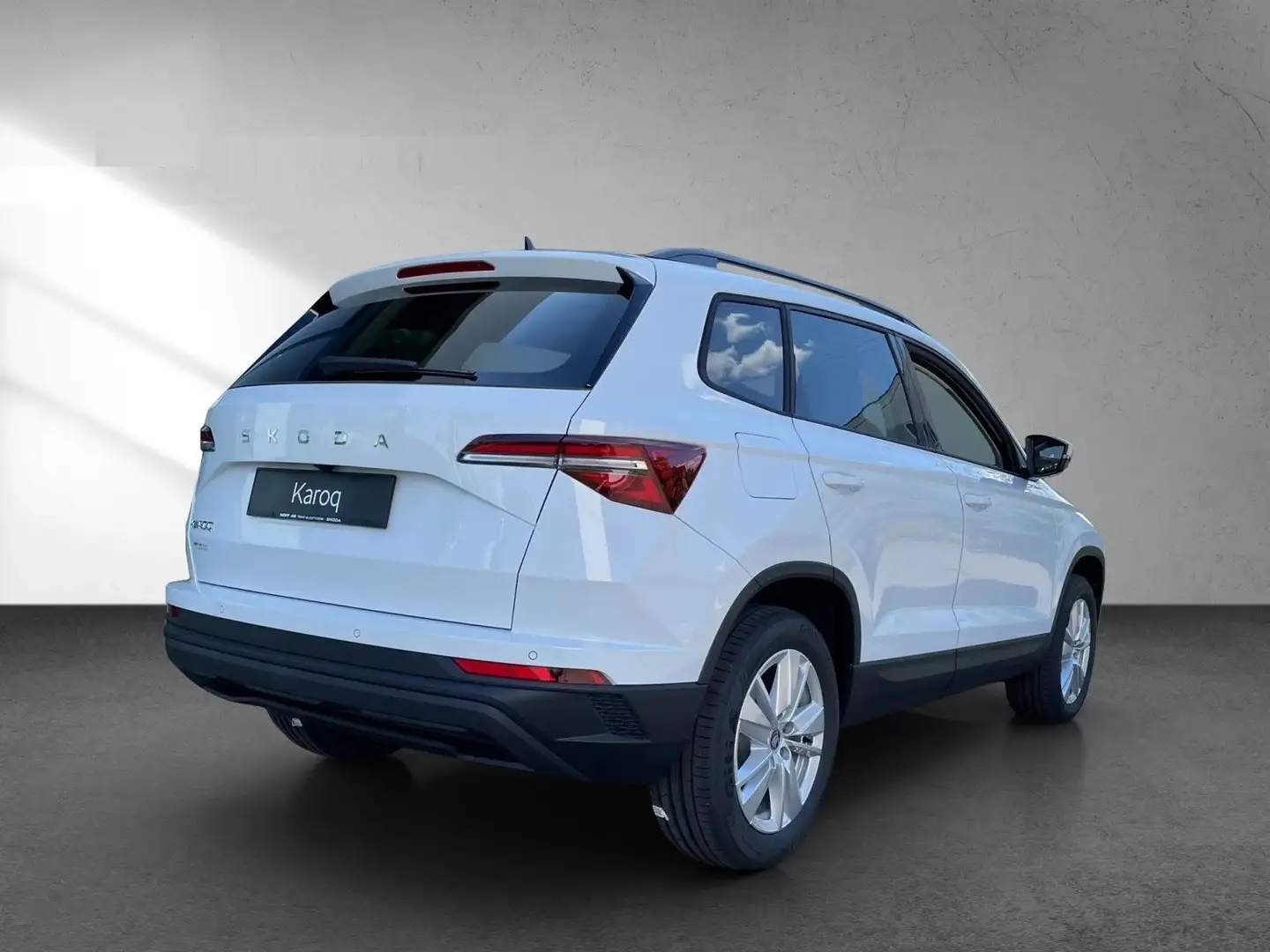 Skoda Karoq 1.5 TSI ACT Selection AHK 2PDC SHZ 17Z Kam Weiß - 2