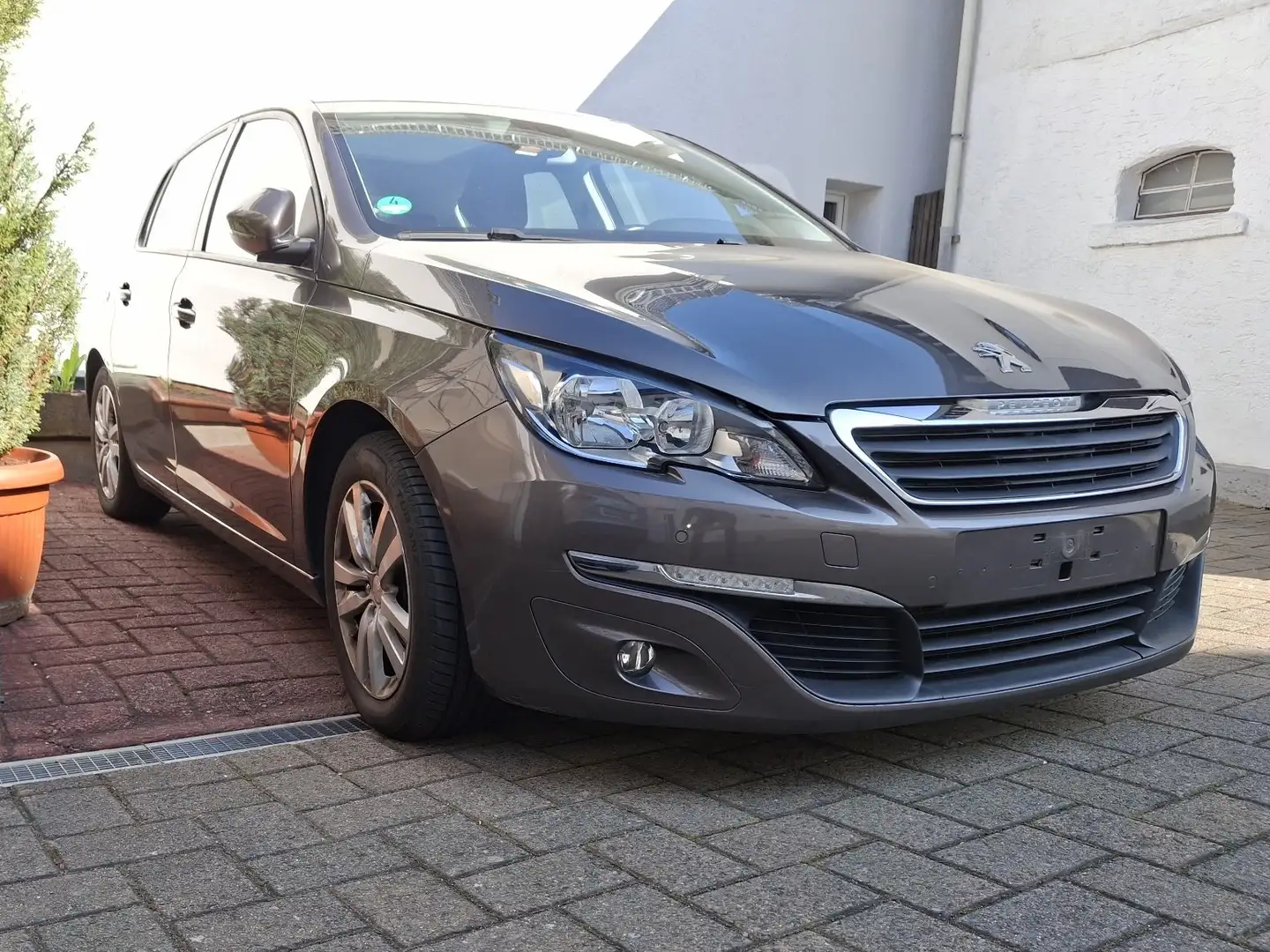 Peugeot 308 PureTech 110 Stop & Start Active Grau - 2