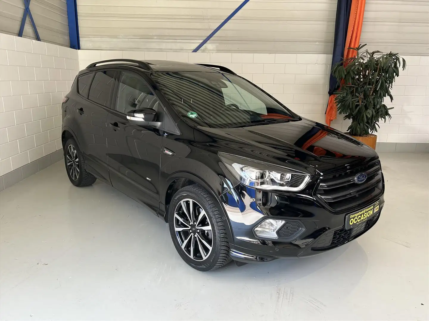 Ford Kuga 1.5 EcoBoost 176PK iAWD AUT ST-Line, PANO, VOL! Zwart - 1