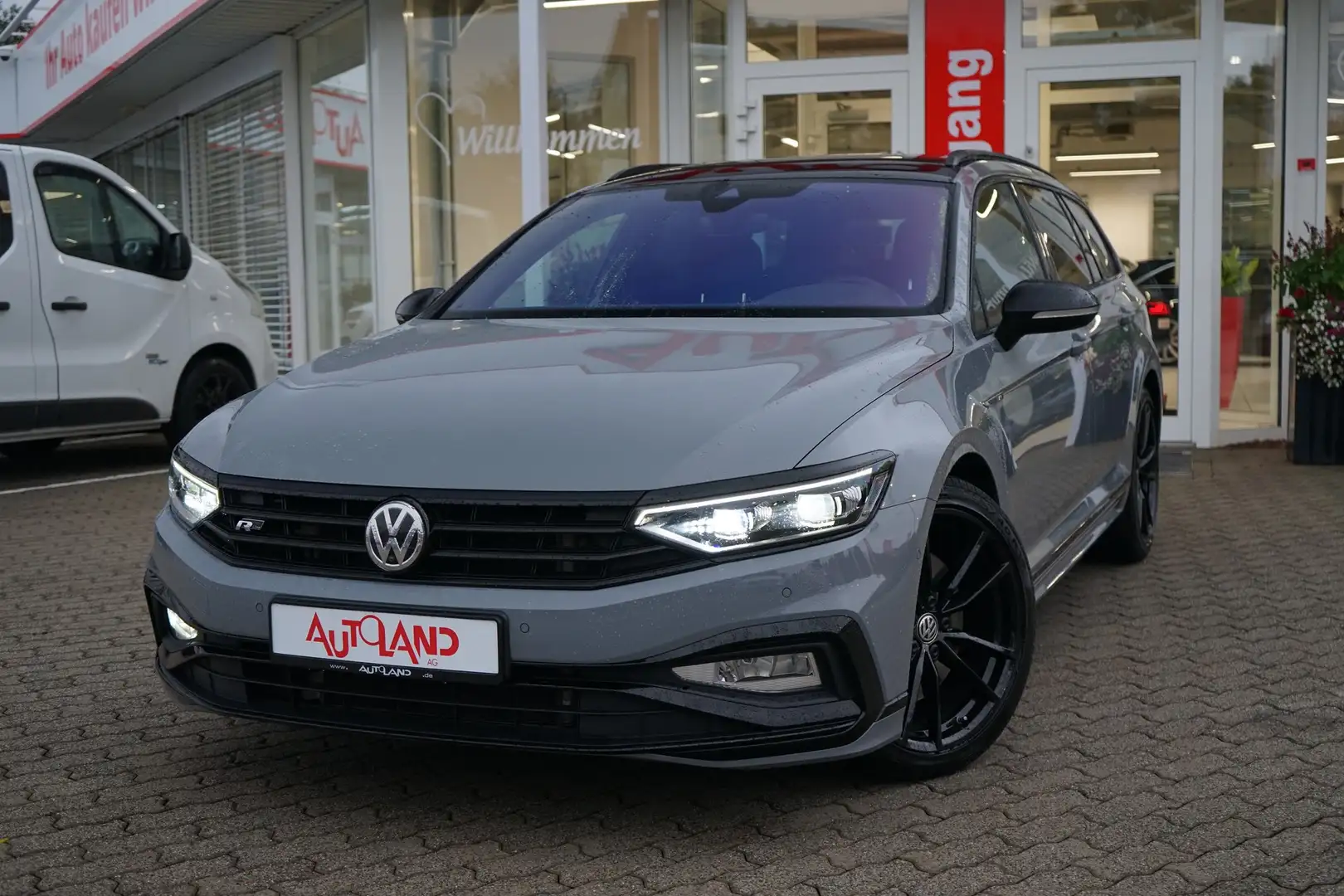 Volkswagen Passat Variant 2.0 TDI 4M R-Line Edition Matrix 36 Grau - 2