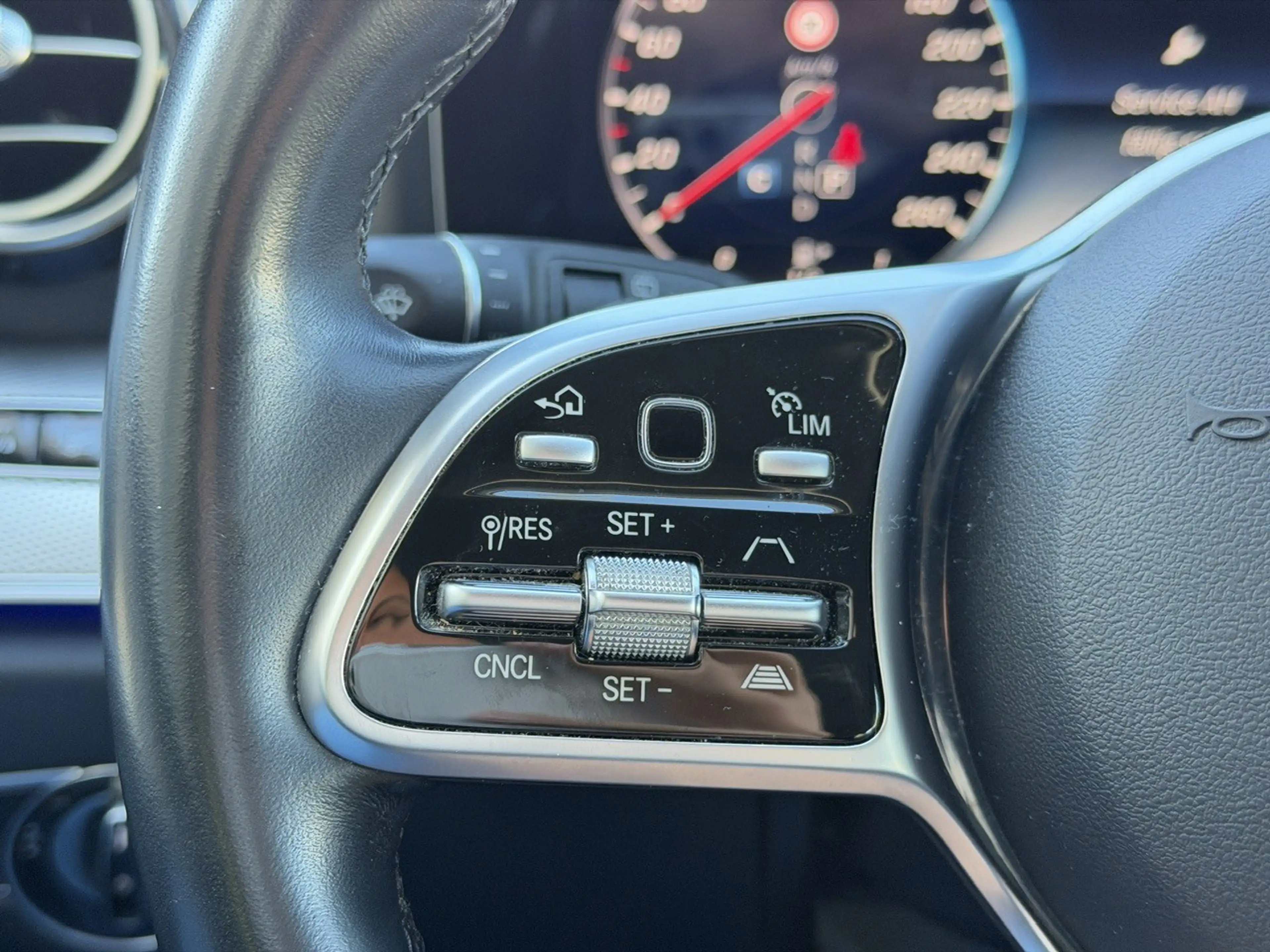 Mercedes-Benz E 400 d 4Matic T 9G-TRONIC Avantgarde — photo 8