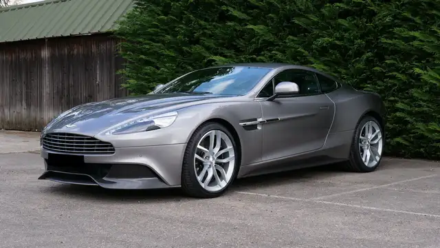 Aston Martin Vanquish Vanquish Coupé V12 576 ch Touchtronic 3 A