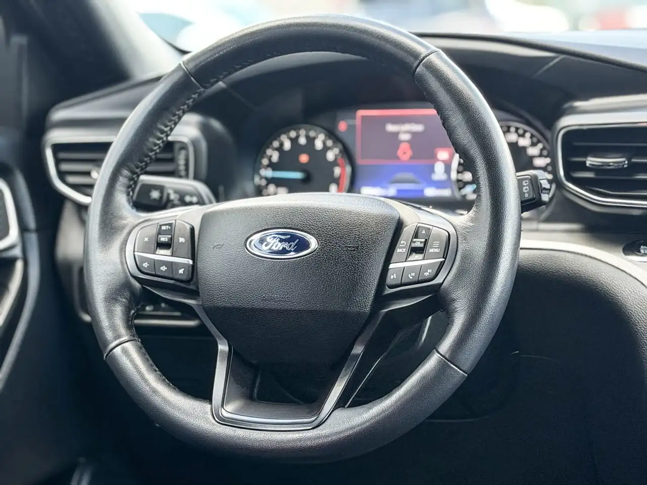 Ford Explorer снимка Ford Explorer