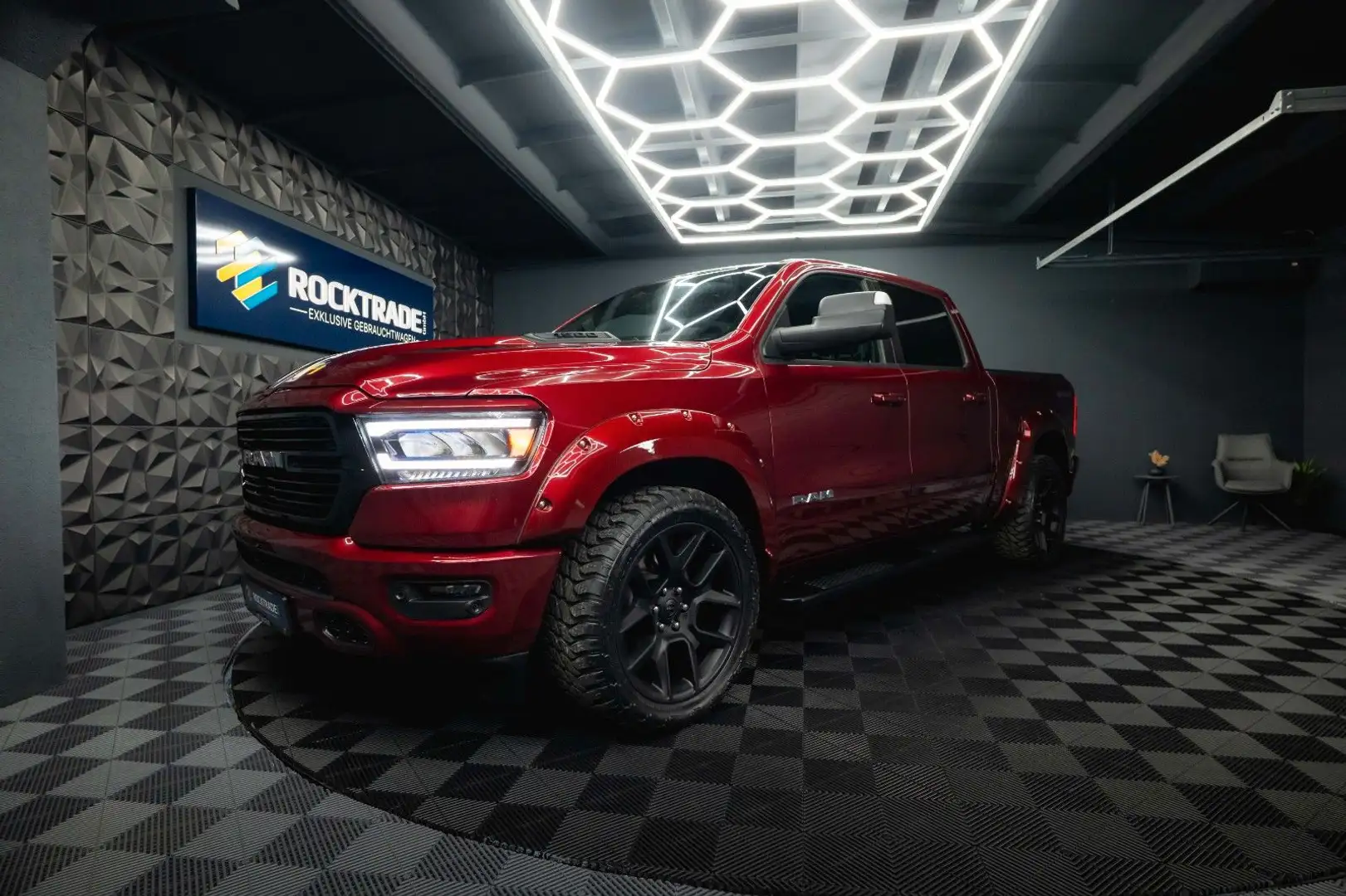 Dodge RAM 5.7 V8 HEMI 4x4 OFFROAD Night LARAMIE 19% Rouge - 1