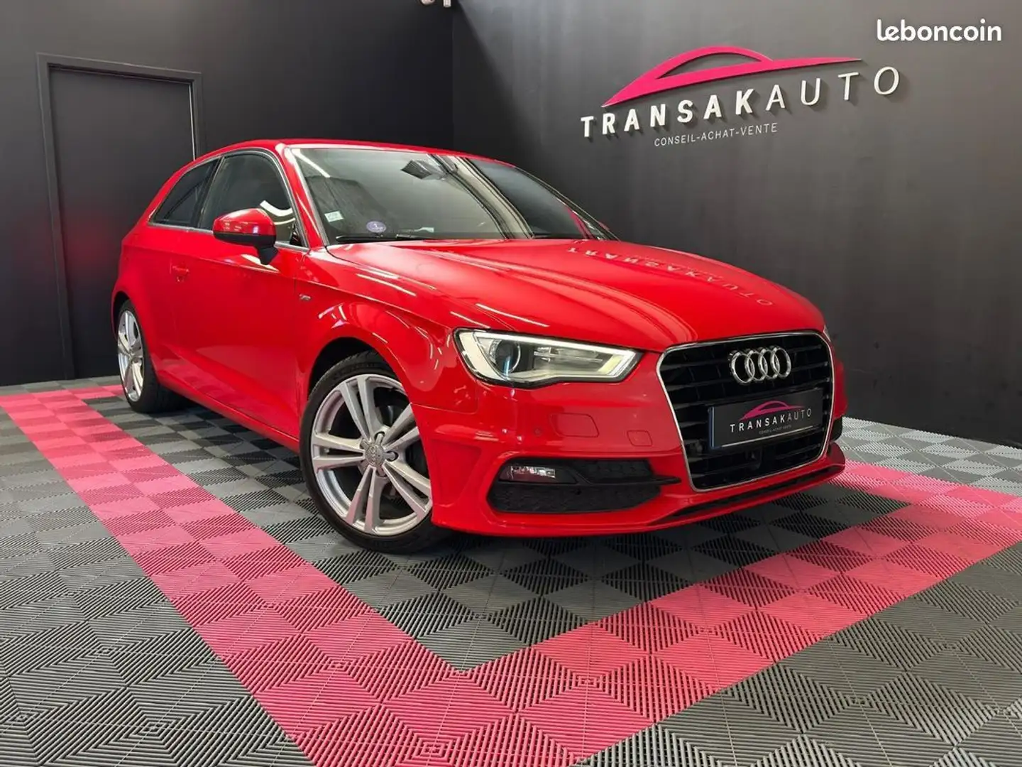 Audi A3 1.2 TFSI 110ch S-Line RÉVISION À JOUR Rouge - 1