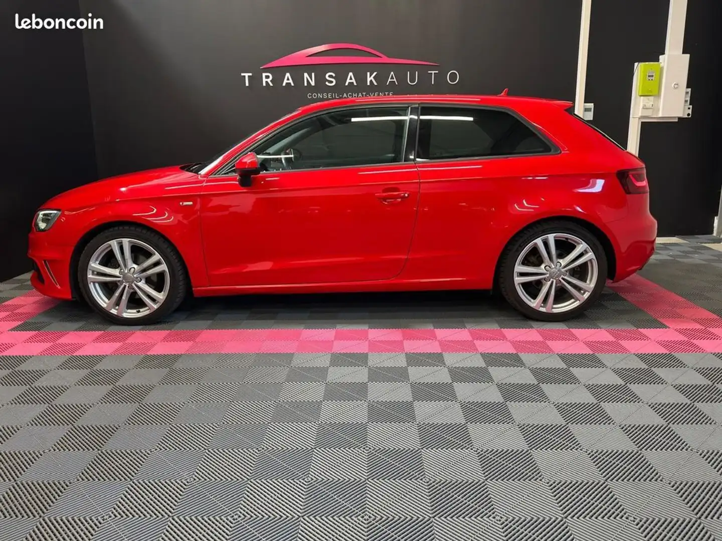 Audi A3 1.2 TFSI 110ch S-Line RÉVISION À JOUR Rouge - 2