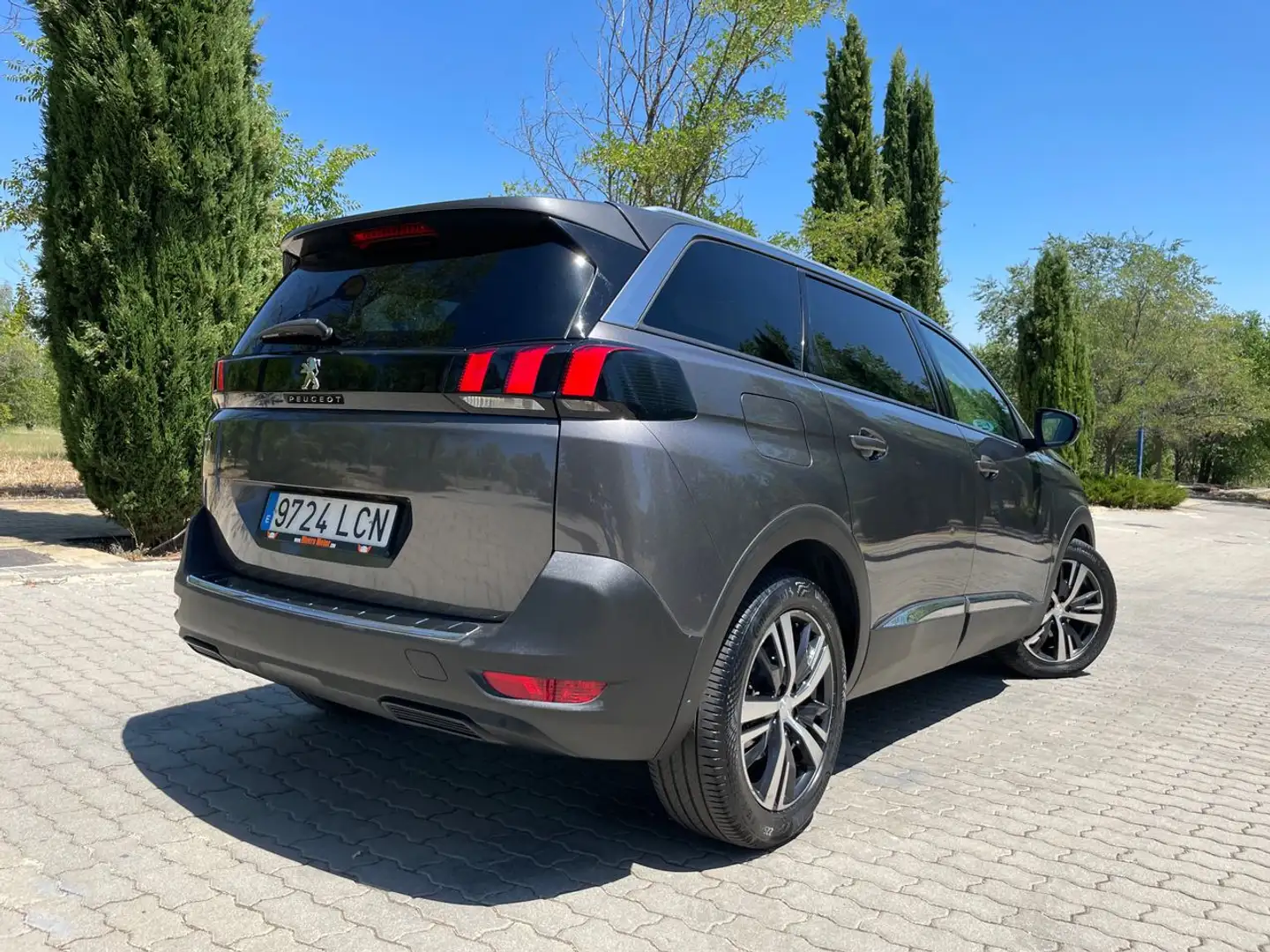 Peugeot 5008 Allure EAT8 1.5 HDi 130cv 8 vel. *IVA deducible* * Gris - 2