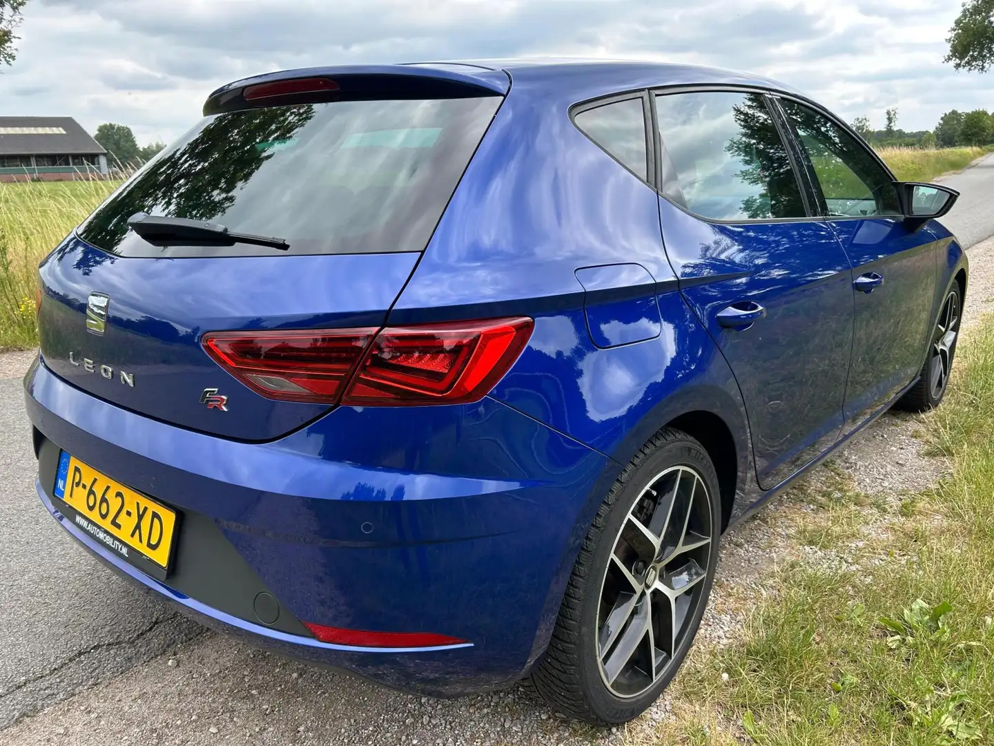 SEAT Leon 1.5 TSI FR Business Intense AUTOMAAT schuifdak vol Blauw - 2