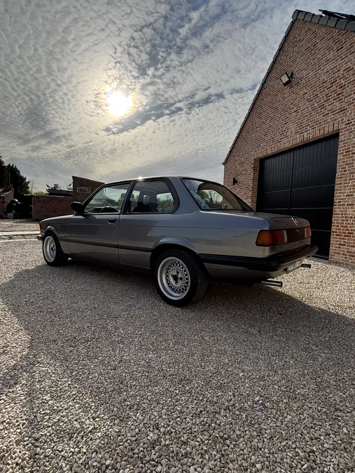 BMW 323, foto 2