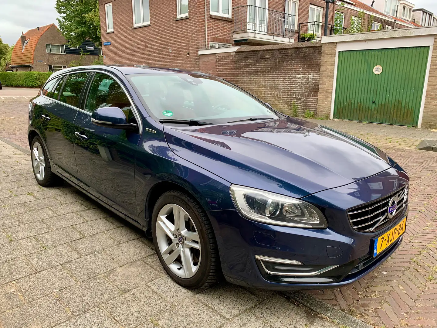 Volvo V60 V60 2.4 D6 AWD PIH Blauw - 2