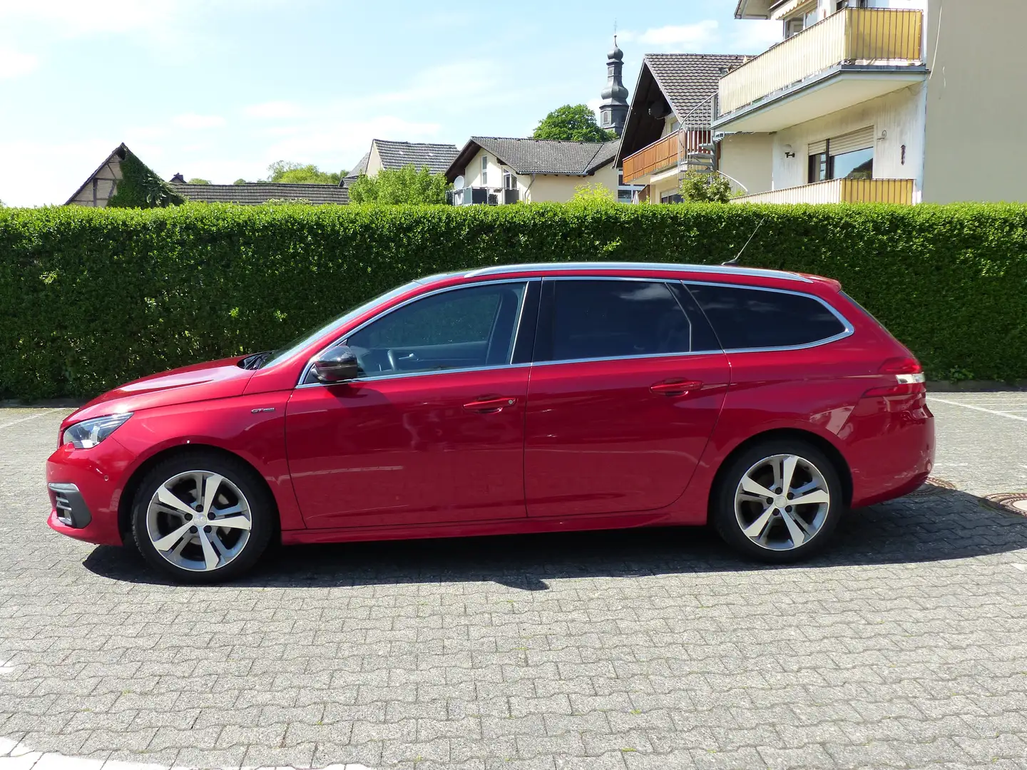 Peugeot 308 SW GT-Line BlueHDi 130 Rouge - 2