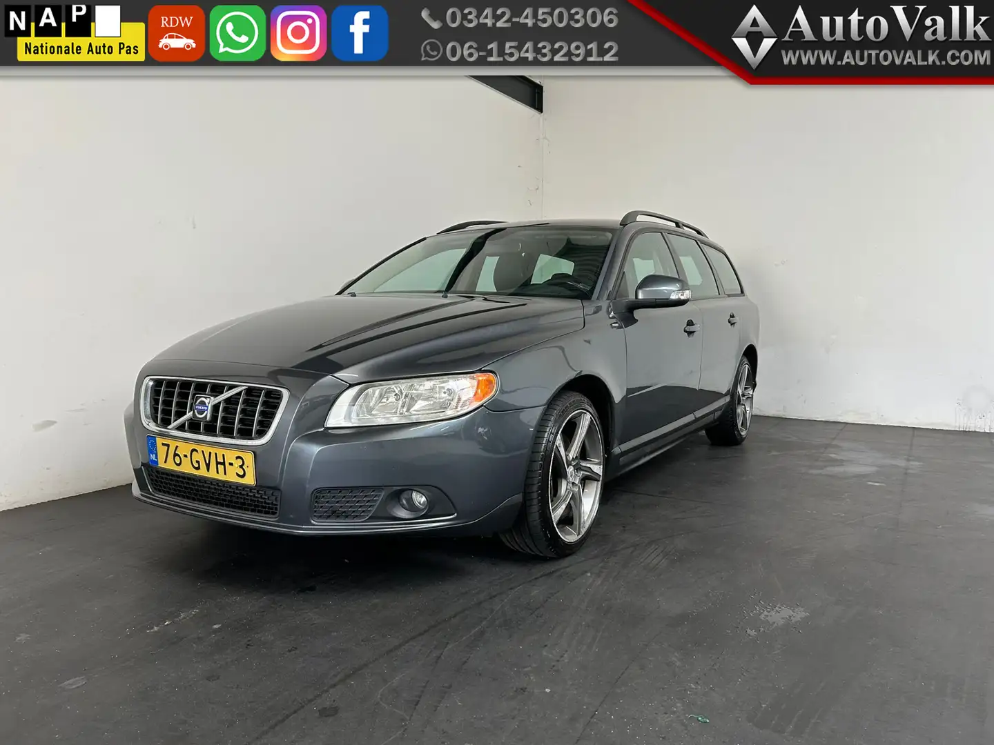 Volvo V70 2.5T Kinetic. Trekhaak. Automaat! Gris - 1