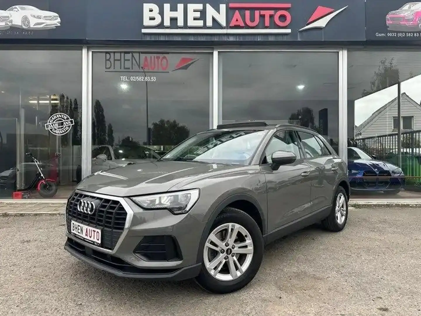 Audi Q3 35 TFSI S tronic/CAMERA/TOIT PANO/GARANTIE 12 MOIS Grau - 1