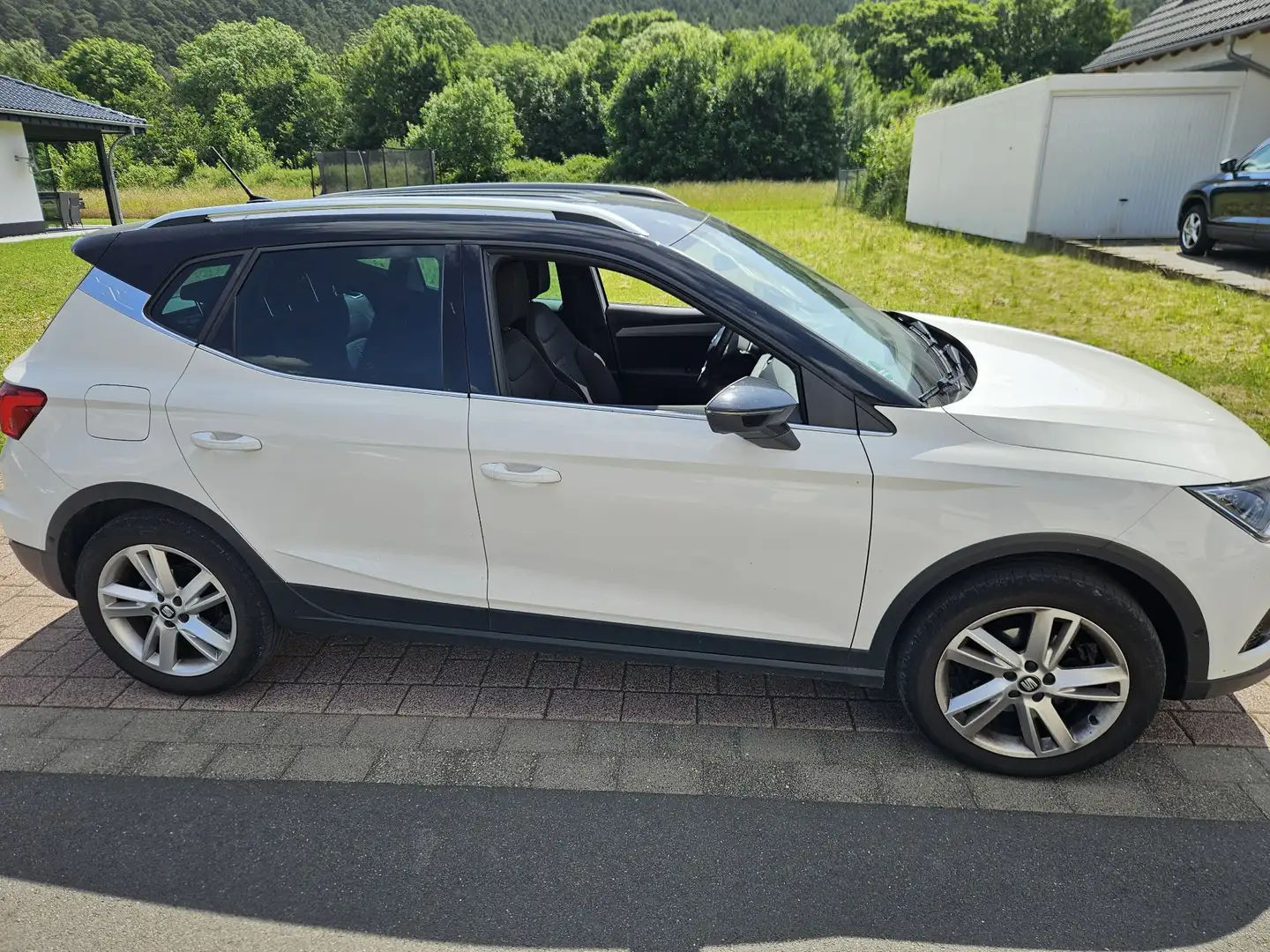 SEAT Arona FR Beats 1.0 TSI  Navi Sitzheizung Alufelgen Weiß - 1