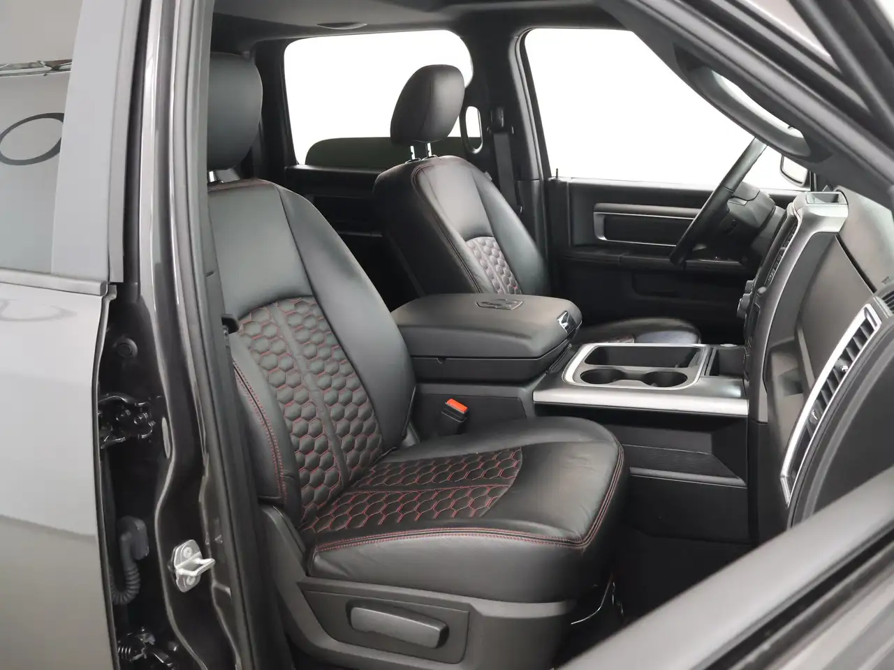 Dodge RAM 2023 — фото 10