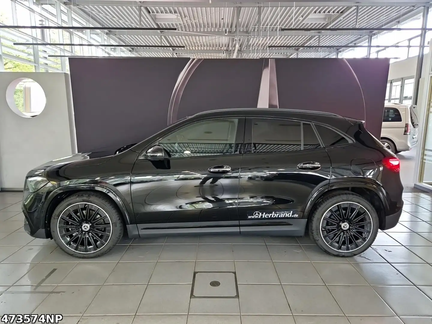 Mercedes-Benz GLA 200 AMG+BURMESTER+PANO+AHK+360°+KEYLESS+20" Schwarz - 2