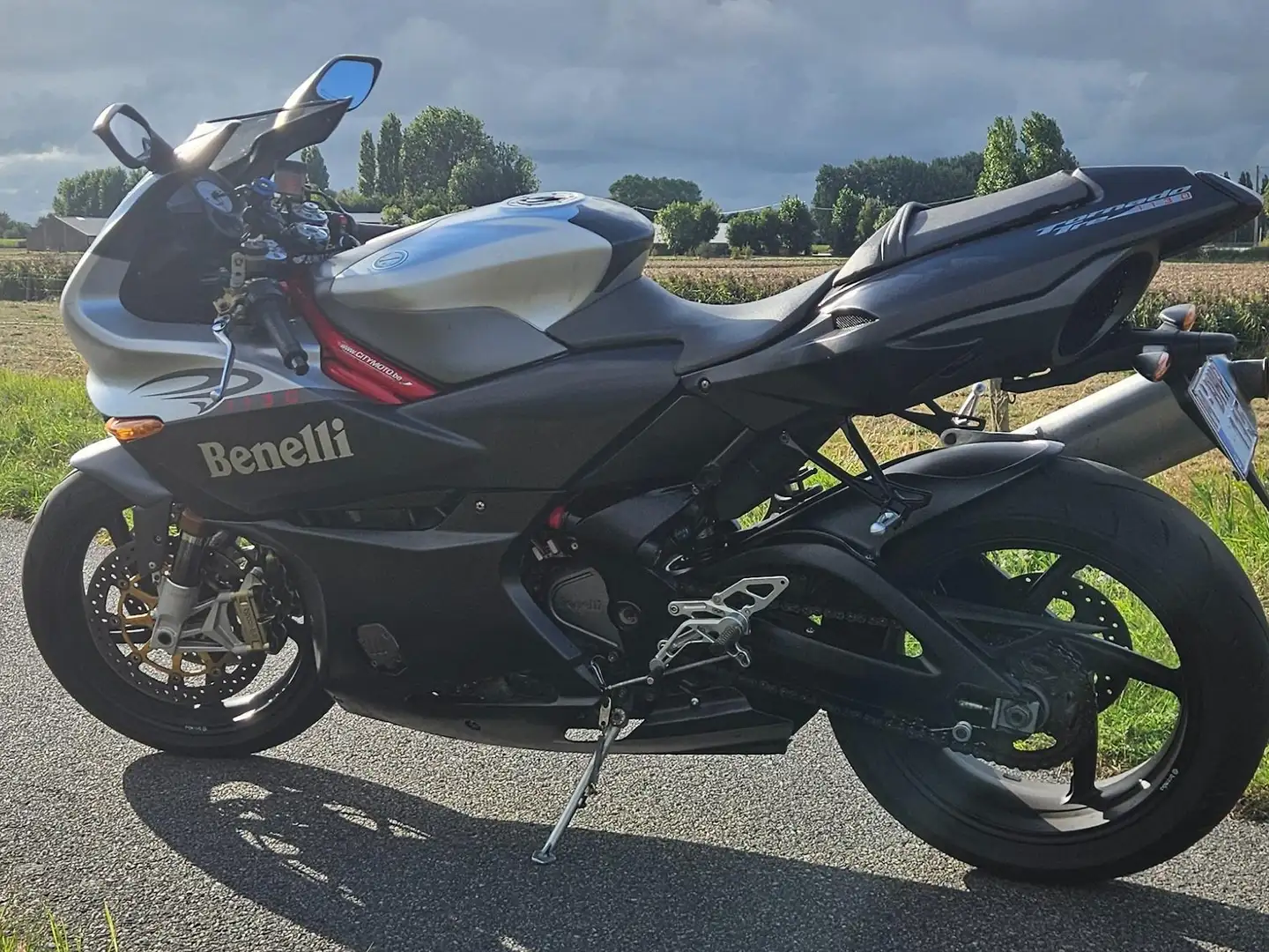 Benelli Tornado 1130 Negro - 1