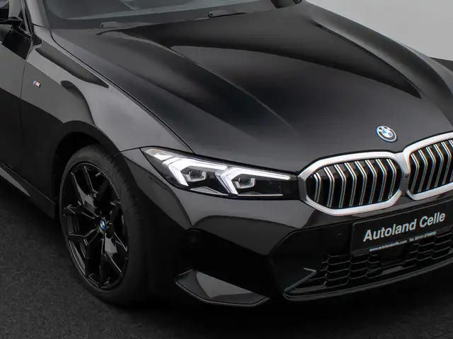 BMW 3 Series view 17