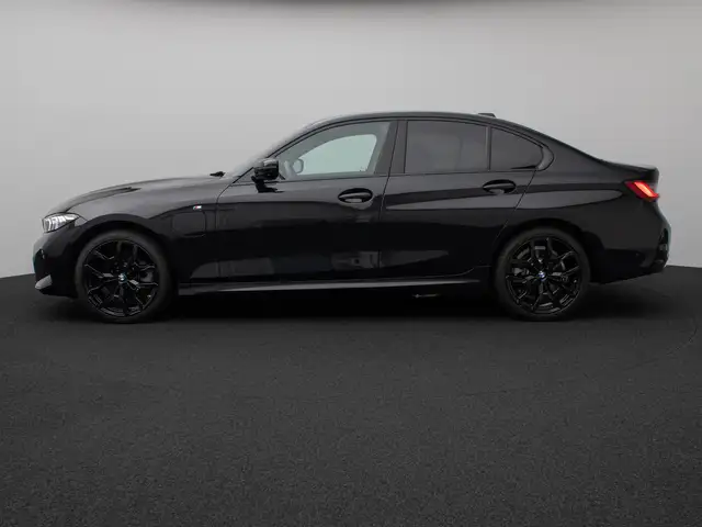 BMW 3 Series view 11