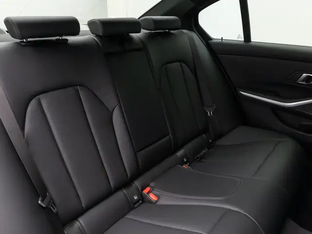 BMW 3 Series view 28