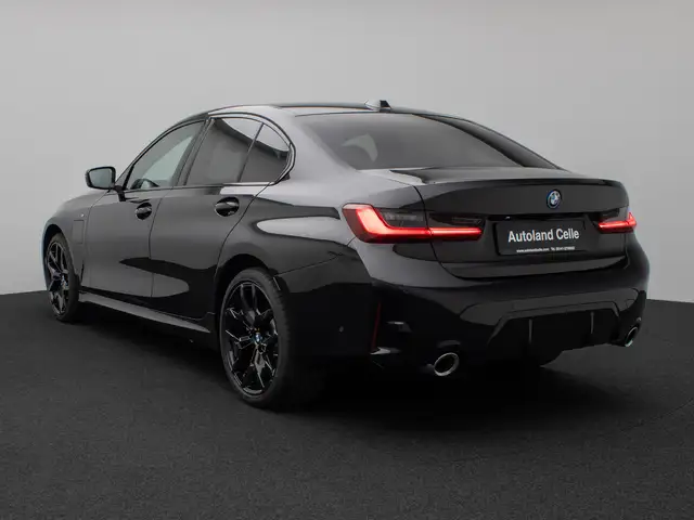 BMW 3 Series view 9