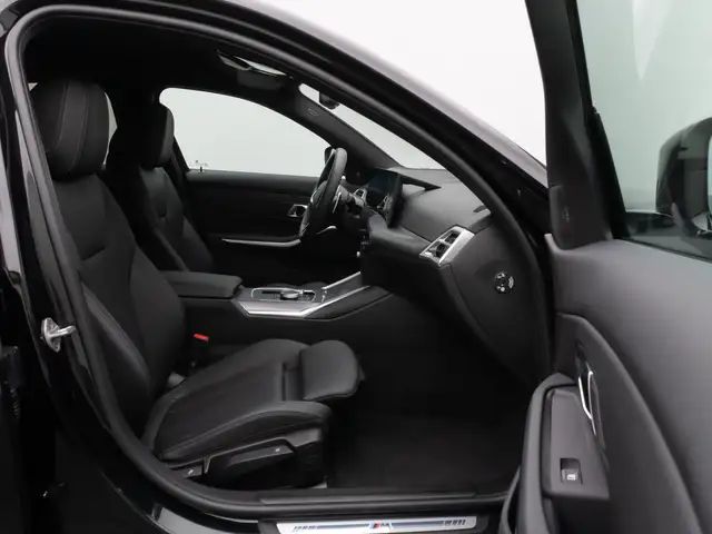 BMW 3 Series view 24