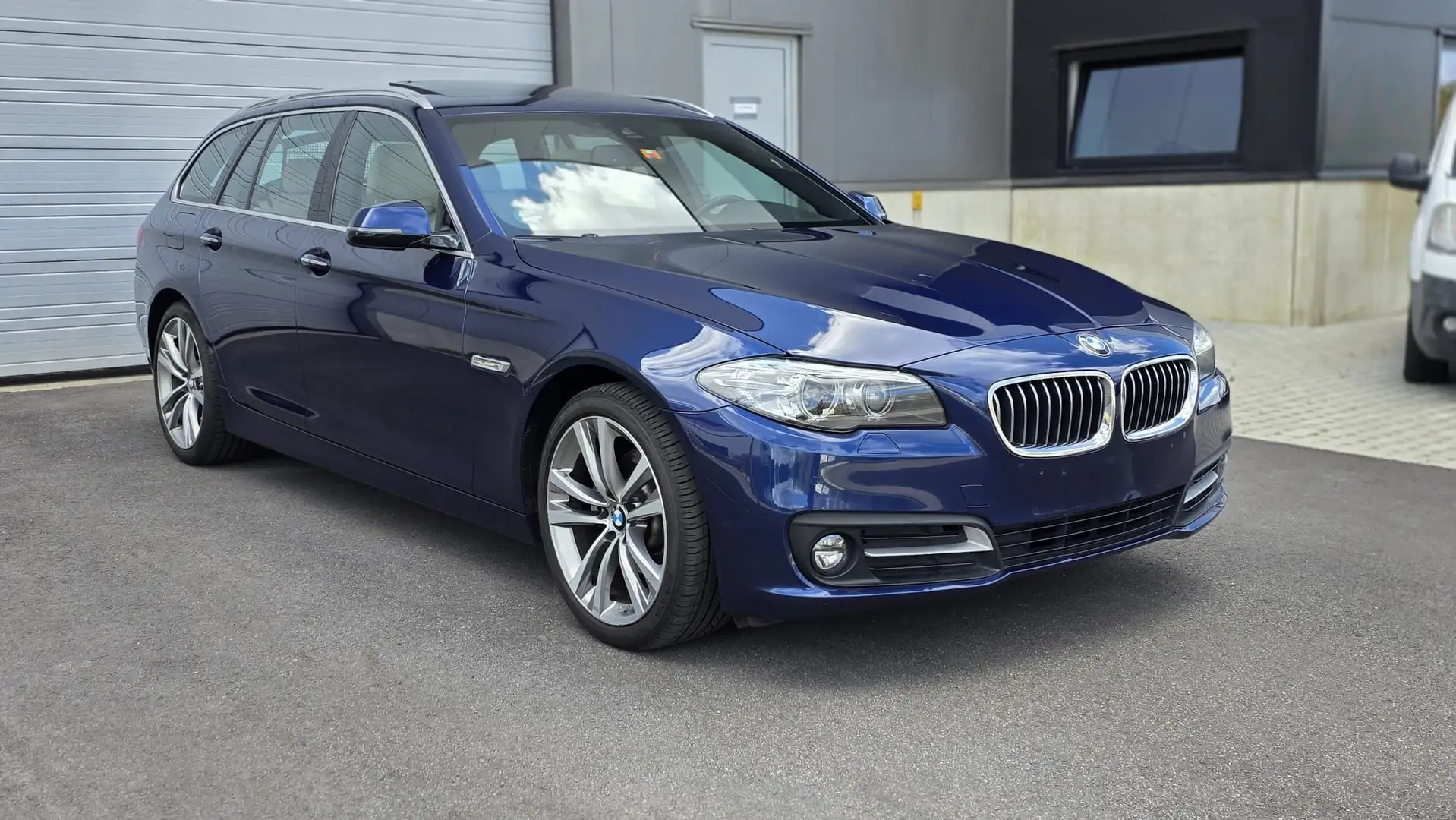 BMW 520 520d xDrive Touring Aut. Luxury Line Bleu - 2