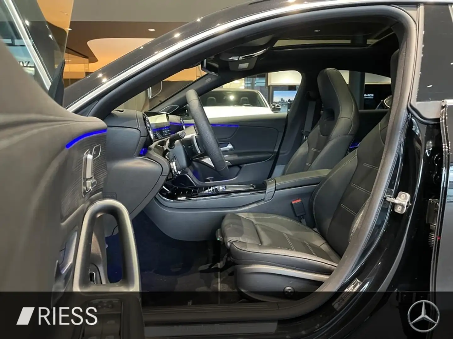 Mercedes-Benz CLA 220 4M AMG+HUD+PANO+DISTR+360°+BURM+MEMORY+ Schwarz - 2