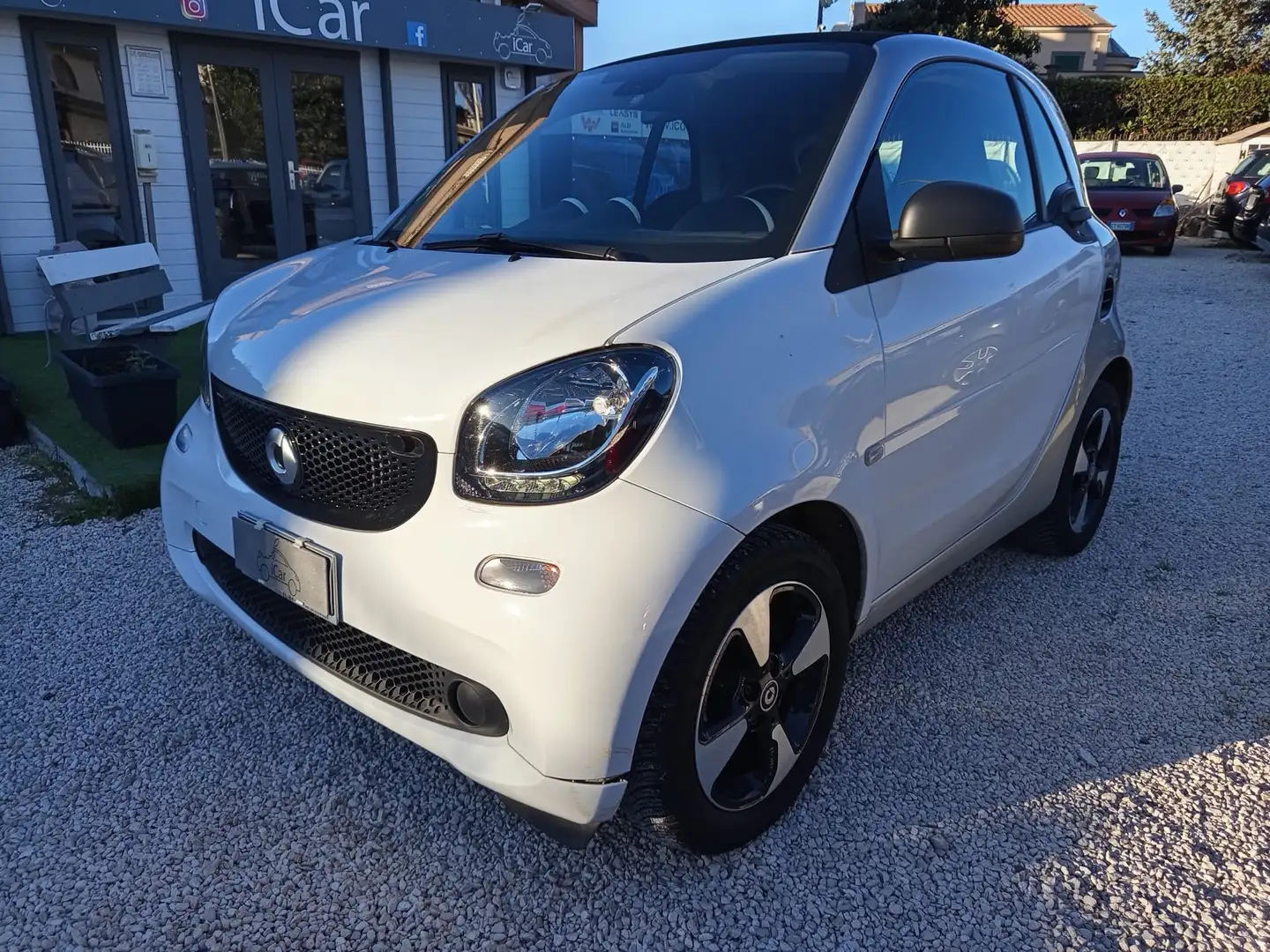 smart forTwo 1.0 Passion 71cv twinamic PELLE-NAVI Bianco - 2