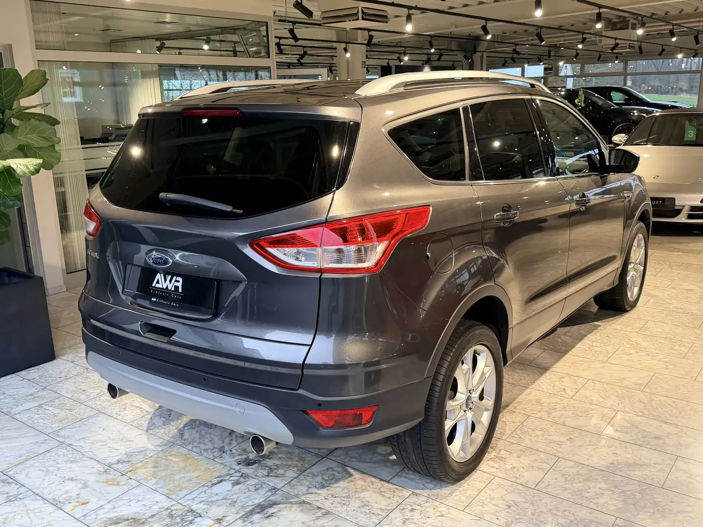 Ford Kuga Titanium DESIGN-PAKET*NAVI*18"*WINTER-PKT Grau - 2
