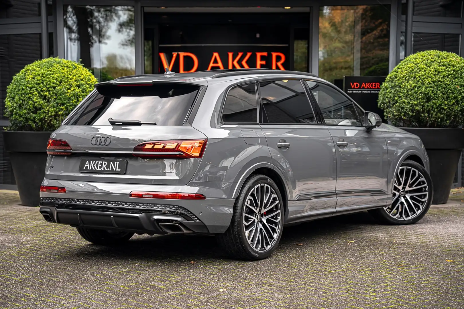 Audi Q7 60 TFSIe Competition | Carbon | B&O 3D | NP 173K I Grau - 2