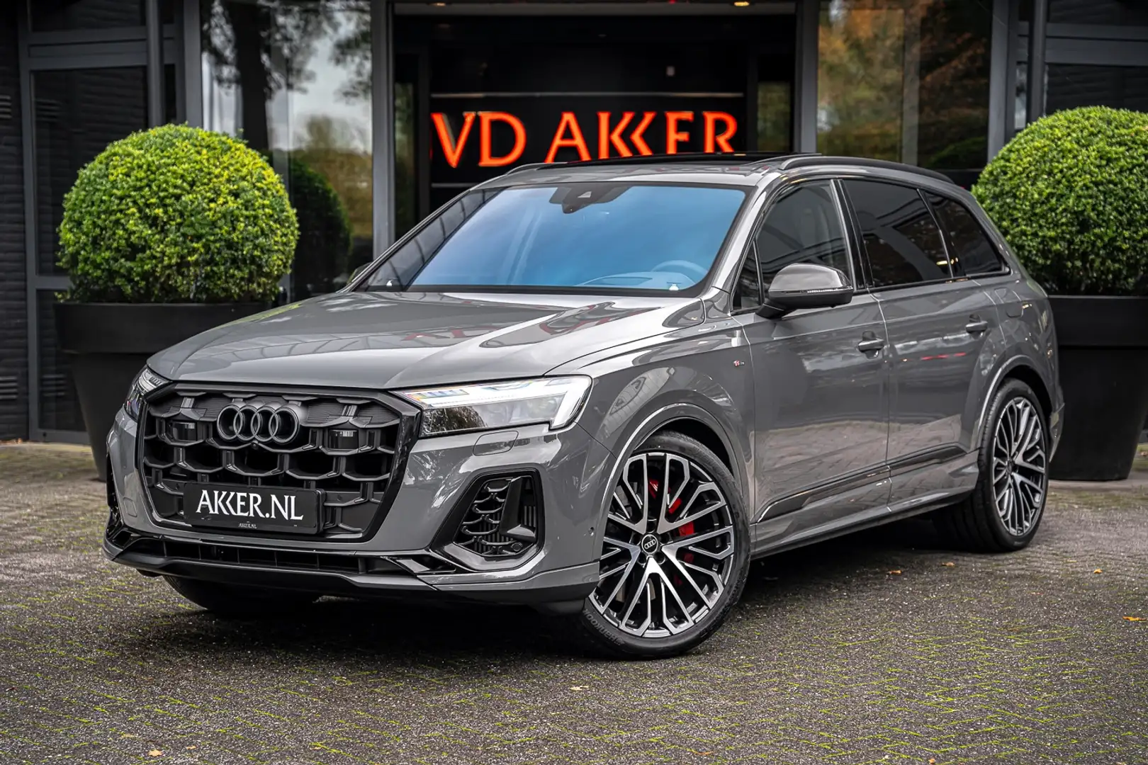Audi Q7 60 TFSIe Competition | Carbon | B&O 3D | NP 173K I Grau - 1