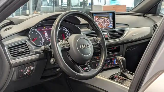 Audi A6 view 12