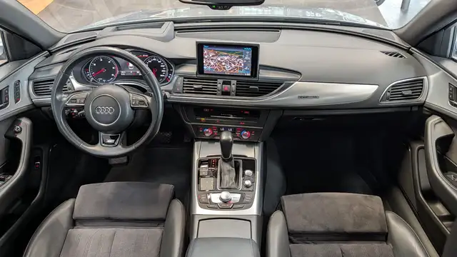 Audi A6 view 11