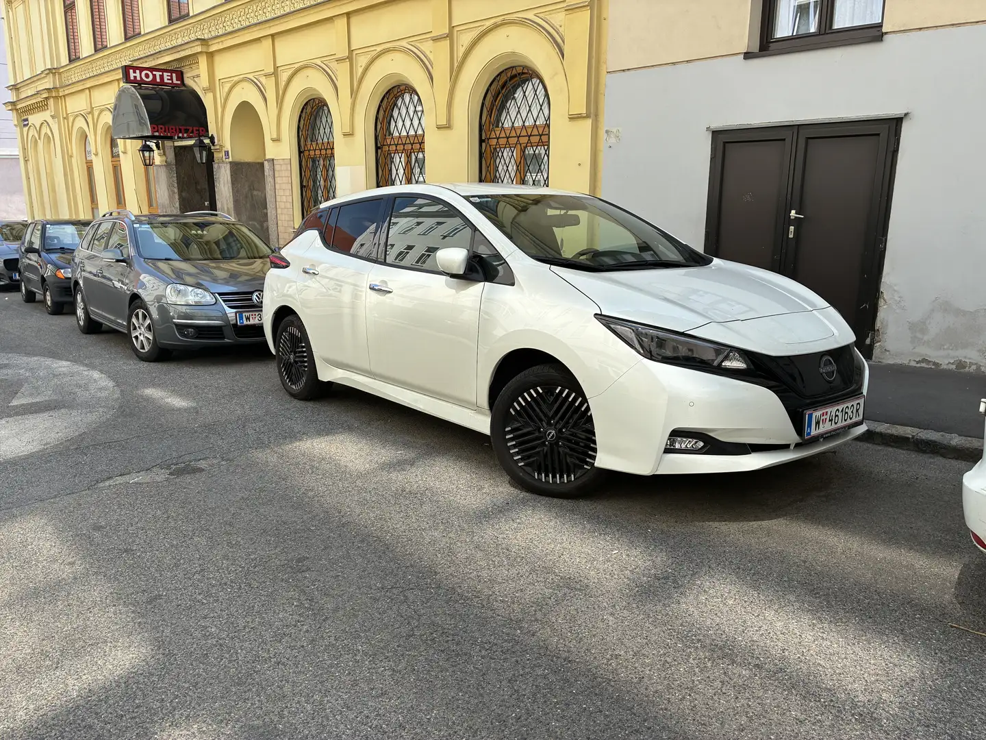 Nissan Leaf 39 kWh N-Connecta - **JAHRESWAGEN** - 5500KM Weiß - 1