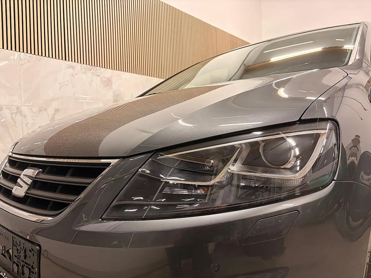 SEAT Alhambra Executive 2,0 TDI CR DSG Bi-Xenon, Massage, Kam... Grau - 2