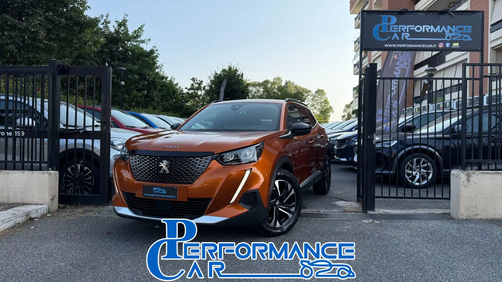 Peugeot 2008 1.2PURETECH 100CV S&S ALLURE*CL17*FULL LED* Naranja - 1