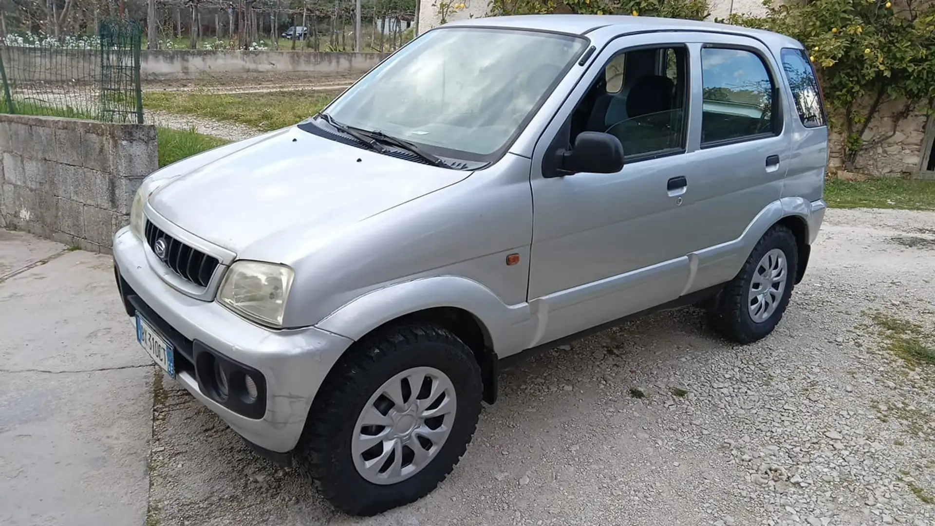 Daihatsu Terios Terios 1.3 Benzina 4X4 Plateado - 2