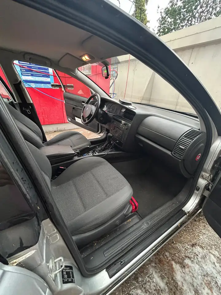 Opel Omega B2.2, foto 4