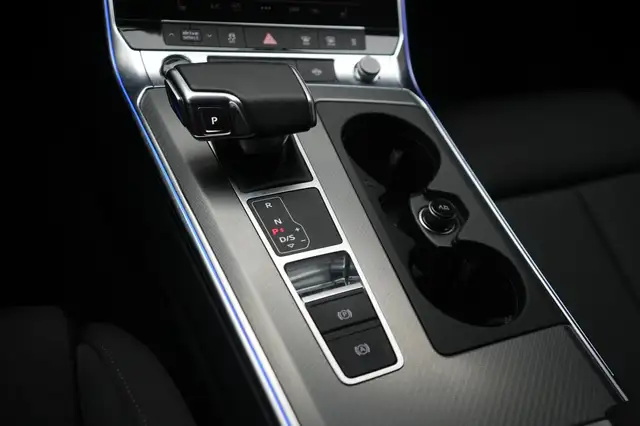 Audi A6 view 12