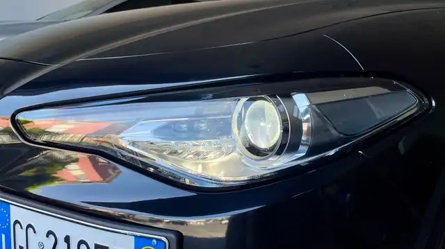 Alfa Romeo Giulia view 4