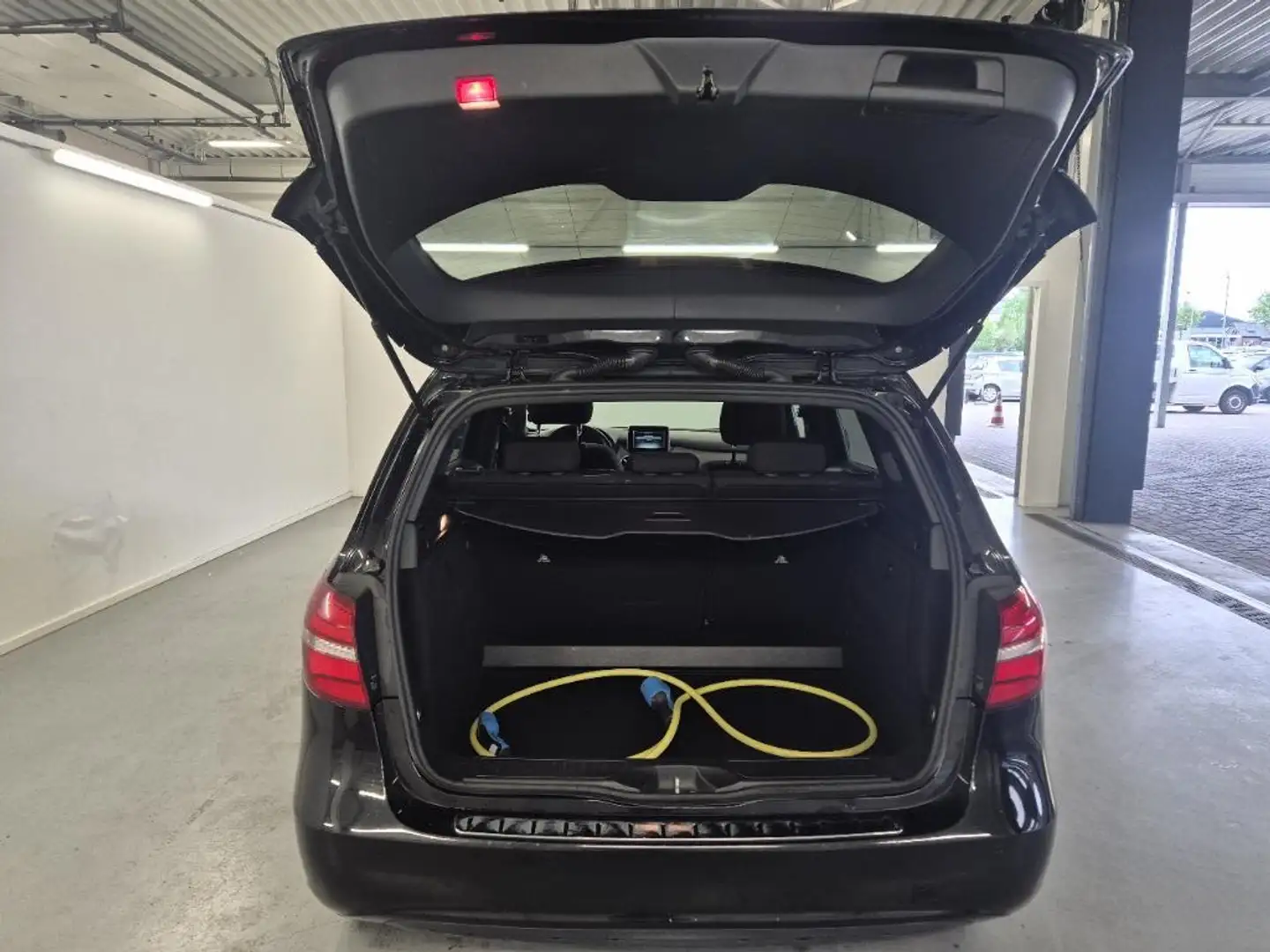 Mercedes-Benz B Electric Drive B 250 E, Range Plus, Inspektion und TÜV neu Schwarz - 2