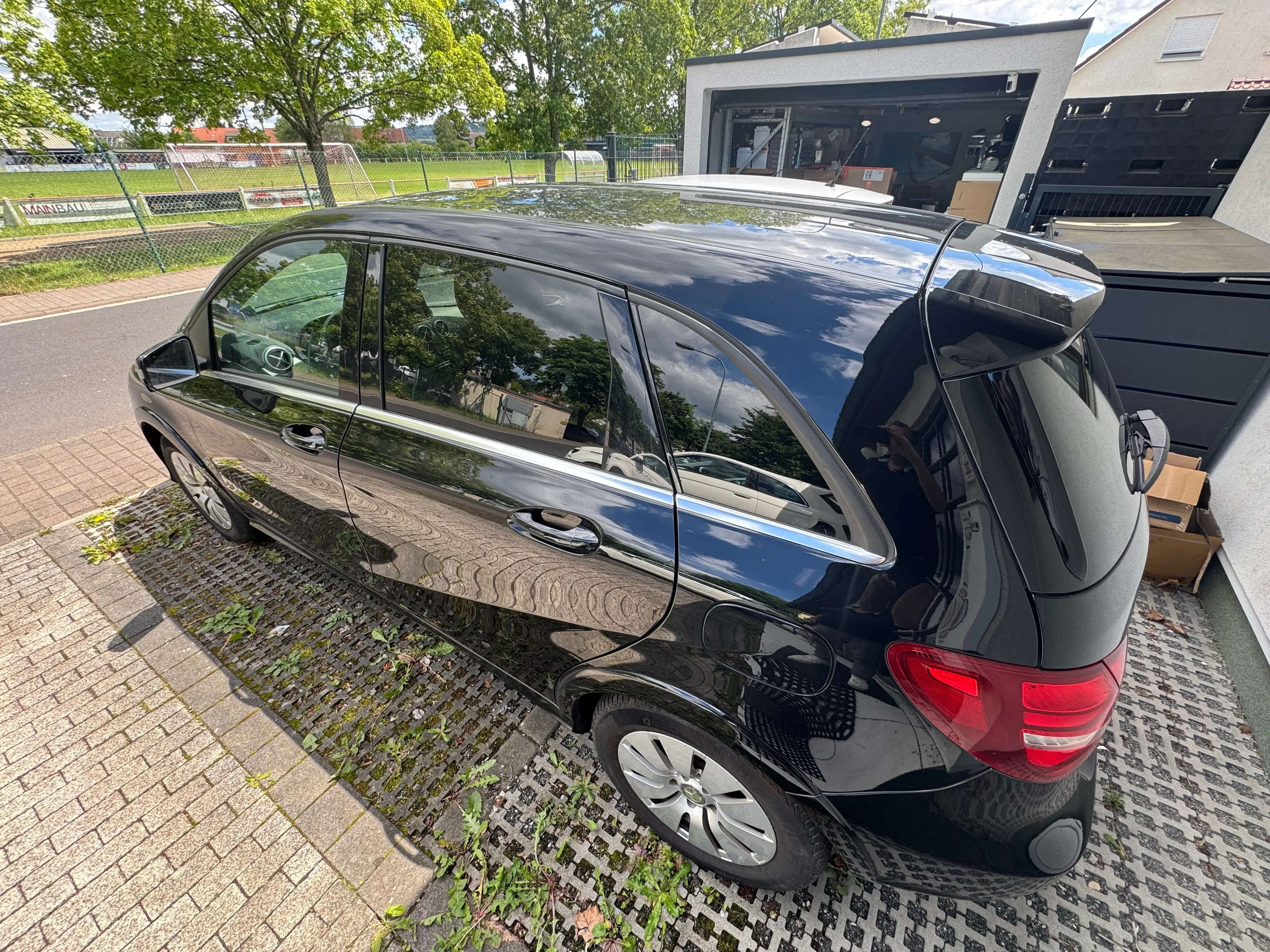 Mercedes-Benz B Electric Drive B 250 E, Range Plus, Asistenzsysteme — photo 2