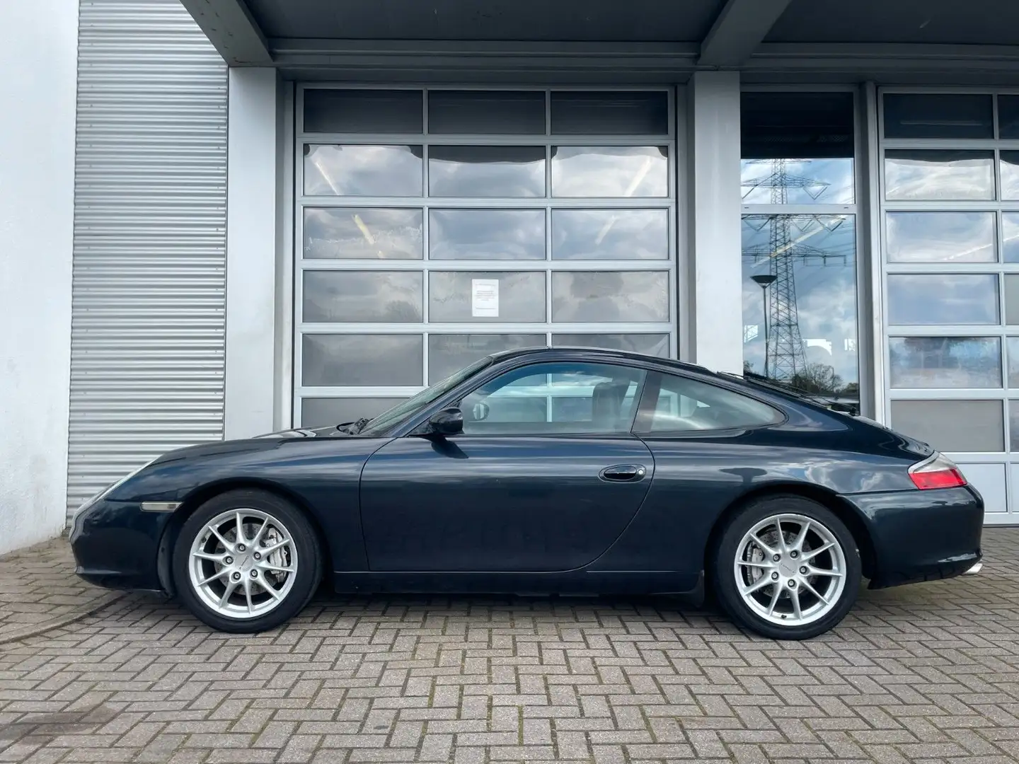 Porsche 996 C4/XENON/SHZ/LEDER/ORIGINAL Grau - 2