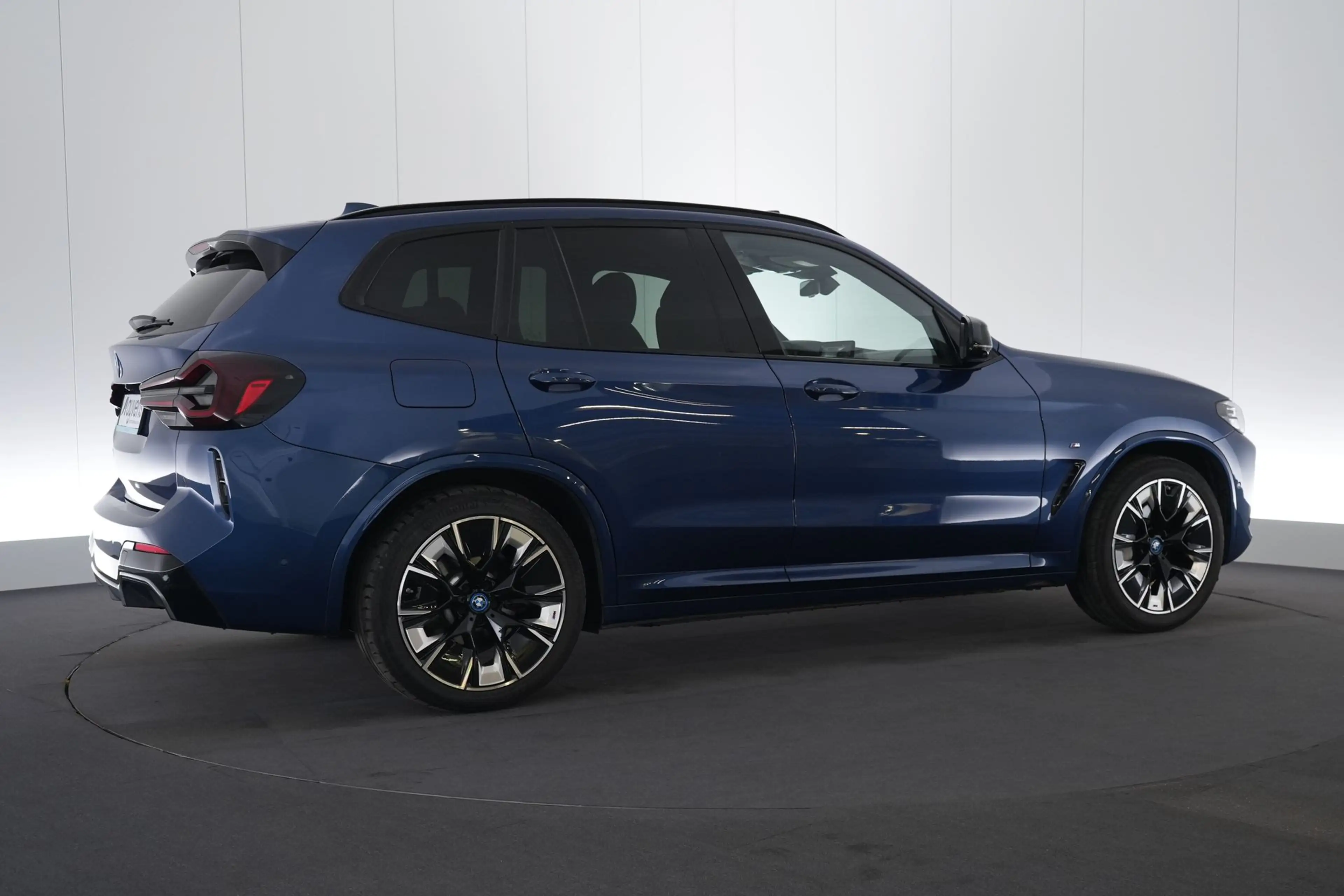 BMW iX3 80 kWh Impressive Dark Shadow LEDER/CUIR Adapt. LE — photo 6